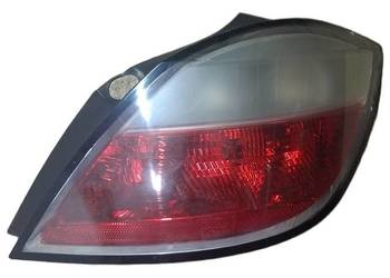 Lampa tylna prawa Opel Astra H hatchback zewnętrzna część karoserii