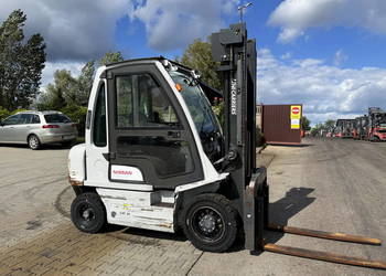 wózek widłowy NISSAN FD25 diesel kabina przesuw pozycjoner 2014r -3900mtg