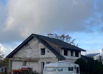 Dom z budynkiem gospodarczym