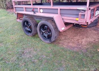 Przyczepka samochodowa dwuosiowa