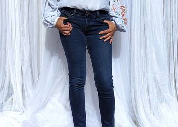 Spodnie jeansy Levi's 28 S granatowe dżinsy skinny rurki Levi Strauss