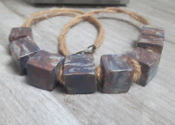 Naszyjnik ceramiczny ręcznie wykonany.
