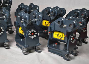 Głowica do przechylania osprzętu, mechanizm wychyłu łyżki, powertilt