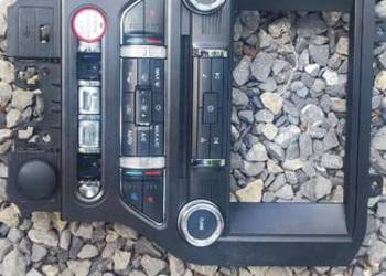 Panel radia Mustang 2015r. Nr: FR3T-18E245-GA. Uszkodzony