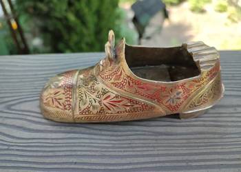 Popielniczka mosiężna - but Popielniczka mosiężna - but