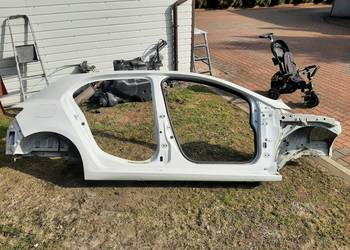Renault Megane IV blotnik prog slupek prawy lewy tyl