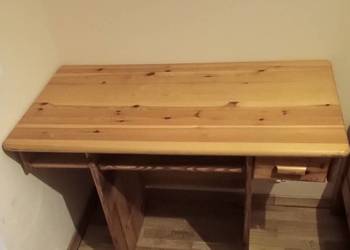 Biurko sosnowe z wysuwaną półką.Lite drewno.