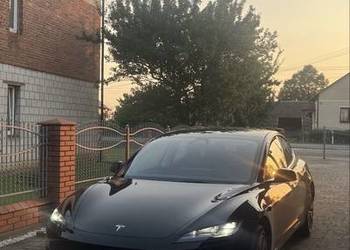 Tesla model 3 RWD