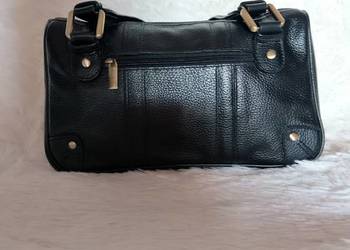Torebka damska na suwak, skórzana, czarna, nowa.