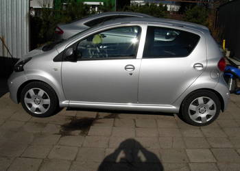 Toyota Aygo 1,0 klimatyzacja + kpl. opon letnich + bagażnik dachowy. st.bdb