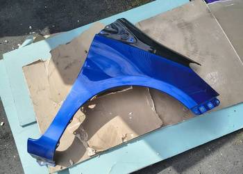 Błotnik Toyota Yaris niebieski prawy