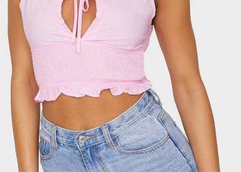 PRETTYLITTLETHING TKANY KRÓTKI TOP CROP Z MARSZCZE