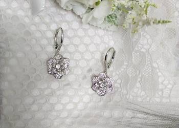 Srebrne kolczyki celebrytka ze stali chirurgicznej okazała róża z cyrkoniam