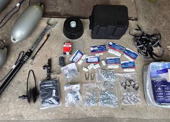 Zestaw akcesoriów do łodzi, kotwice, odbijacze, zaciski, cumy, nowe