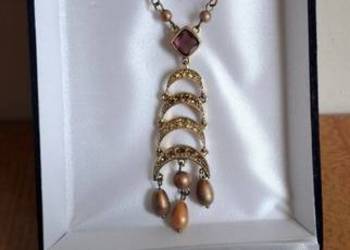 Sprzedam  korale z piękną zawieszką