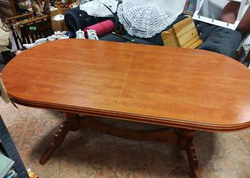 Stół drewniany rozkładany.