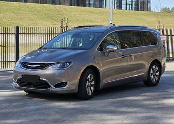 Chrysler Pacifica Hybryda dach panoramiczny