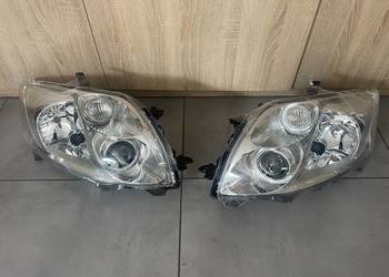 Toyota Auris I Lift reflektor przód Nowy
