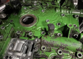 John Deere 6120 6220 6320 7220 7320 - pokrywa skrzyni biegów R156471
