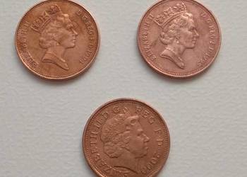 Trzy monety two pence brąz