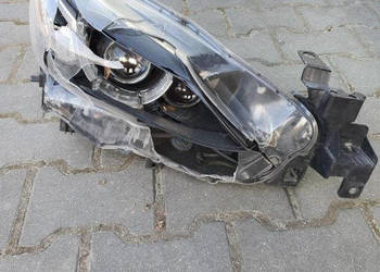 Mazda 6 reflektor prawy na części uchwyt mocowanie