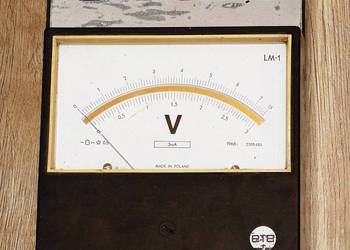 Miernik laboratoryjny, woltomierz analogowy 1.5-3-7.5 V, kl. 0.5, ETA LM-1