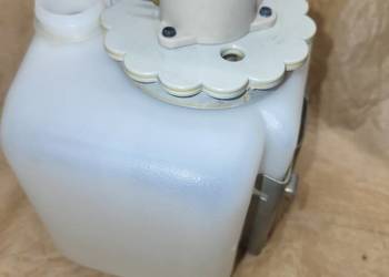 Trabant 601 - Nowy zbiornik płynu spryskiwacza oryginał DDR 12 V