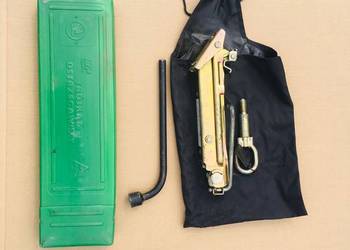 Zestaw koła zapasowego lewarek klucz skoda felicja