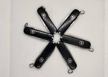 Victorinox Classic SD czarny scyzoryk brelok EDC