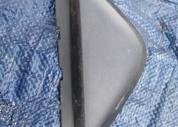 Trafic III trójkąt osłona błotnika 93868864