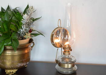 lampa naftowa wisząca lub stojąca z lusterkiem