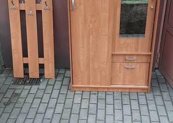 Szafa na korytarz plus wieszak.