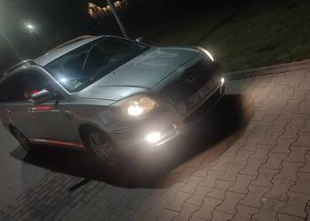 Avensis 7 lat w jednych rekach