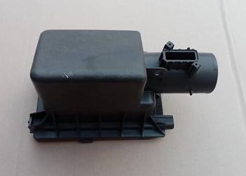 Toyota Corolla E21 1.8 Hybryda obududowa filtra powietrza górna.