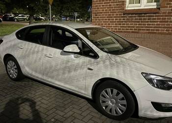 Świetna okazja! Sprzedaję mojego Opla Astrę z 2016 roku za jedyne 25 000 zł