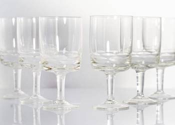 Komplet 6 pięknych kieliszków z ozdobnym frezem. Czechosłowacja