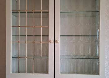 witryna, komody, regały i stolik kawowy