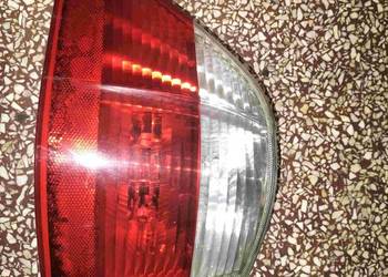 Lampa tylna lewaq w błotnik BMW E61 Biały kierunek , oprawka