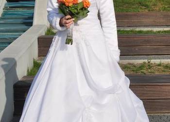 Piękna biała Suknia ślubna z trenem r.34/36, zdobiona kryształkami