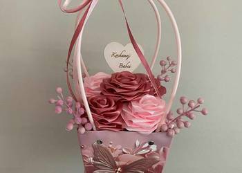 Torebka dekoracyjna z różami ze wstążki - mały upominek na Dzień Babci