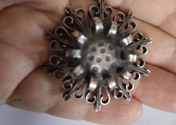 Broszka PRL metaloplastyka