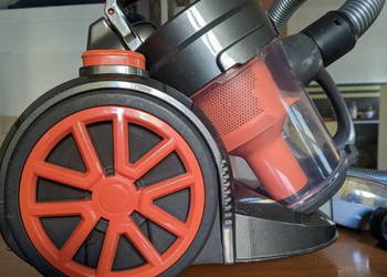 Odkurzacz bezworkowy cyklonowy KANWOD 3000 o mocy 700W, mały i lekki