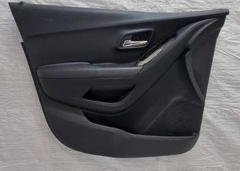 tapicerka boczek drzwi lewy przód CHEVROLET TRAX 95367618