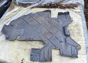 Mercedes 190 W201 osłona skrzyni biegów podłoga uszkodzona