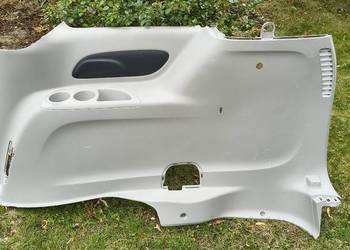 Boczek bagażnika prawy Chrysler Pacifica