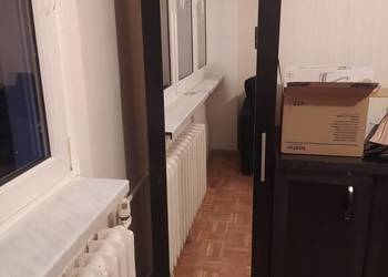 Wysoka szafa na ubrania