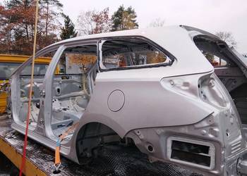 Błotnik toyota Auris kombi 1F7 idealny
