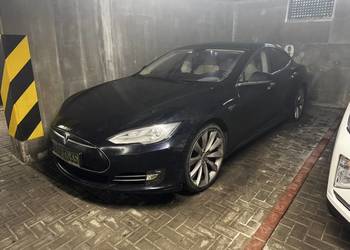 Tesla S P85 Darmowe ładowanie