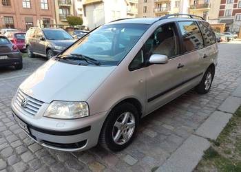 7 osob SHARAN poj 1.8t-benz. skrzynia manual 6 bieg.  fajna wersja..