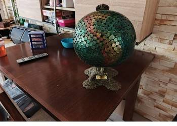 Ręcznie wykonany globus z polskich monet
